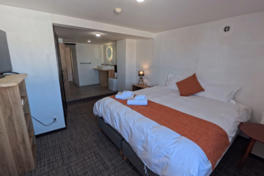 connecting-room